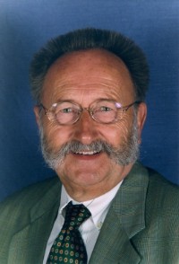 Vorsitzender: Dr. Lothar E. Träder